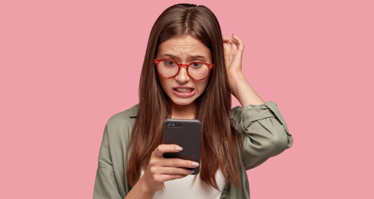  Cosa succede se disinstalli WhatsApp "width =" 750 "height =" 400 "/> </p>
<h2> Configurazione e numeri bloccati </h2>
<p> Qui non cambia nulla. Tutte le impostazioni e i numeri bloccati in WhatsApp saranno ancora <strong> anche se elimini l'app </strong>. Nulla cambia, quindi non dovresti preoccuparti di questo punto in questione. </p>
<h2> Un segno di spunta, la chiave </h2>
<p> WhatsApp ha un magnifico distintivo sulle zecche. Blu significa che è stato letto; il doppio segno di spunta grigio indica che il messaggio è stato consegnato; e una singola spunta indica che il messaggio è stato semplicemente inviato. Se elimini WhatsApp dal tuo telefono cellulare, ciò che apparirà sullo schermo ai tuoi conoscenti è <strong> un semplice segno di spunta </strong>. Dettaglio da tenere in considerazione. </p>
<p> <img decoding=