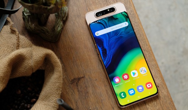  Come crea un backup con Samsung Smart Switch "width =" 600 "height =" 350 "/> </p>
<p> Grazie a <strong> Smart Switch </strong> saremo in grado di effettuare <strong> backup </strong> del nostro telefono cellulare e archiviarli sul nostro computer, su una scheda SD o semplicemente inviare il contenuto a un nuovo telefono Samsung tramite Wi-Fi Vuoi sapere come usarlo? Continua a leggere per scoprirlo! </p>
<h2> <strong> Come eseguire un backup sul tuo PC o Mac </strong> </h2>
<p> Se desideri eseguire il backup dei dati mobili Samsung sul tuo PC o Mac, prima di tutto dovrai avere l'applicazione di <strong> Samsung Smart Switch </strong> installato sul tuo computer. </p>
<p> Puoi scaricarlo dal sito Web ufficiale Samsung o, se lo desideri, in modo rapido e sicuro sotto queste linee. </p>
<ul>
<li> <strong> Samsung Smart Switch (PC) </strong> </li>
</ul>
<p> <!-- Start shortcoder --> </p>
<p class=