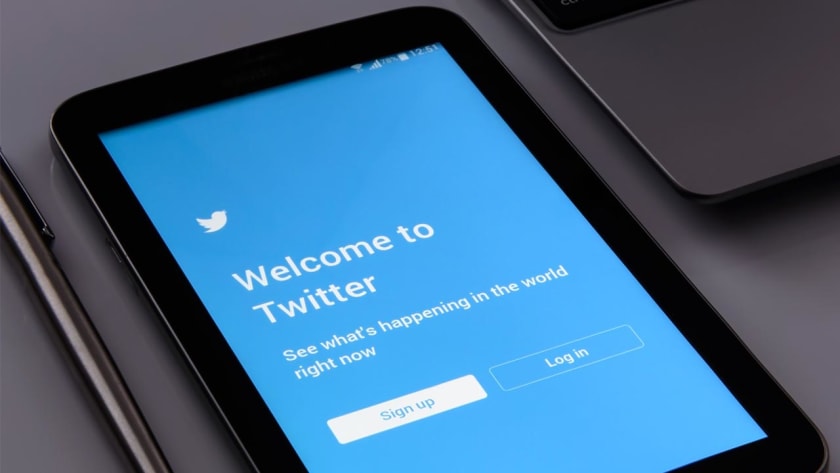  Twitter per smartphone "larghezza =" 840 "altezza =" 473 "/> </p>
<p> <strong> Twitter </strong> ha anche una propria applicazione Android, quindi se sei appassionato di microblogging <strong> </strong> e devi condividere le tue opinioni indipendentemente da dove ti trovi, è già necessario del tempo per scaricare l'app da uccellino blu. </p>
<p> Con Twitter per Android puoi <strong> seguire i tuoi interessi </strong>vedere cosa sta succedendo in tutto il mondo e, naturalmente, aggiornare e tenere aggiornati tutti i tuoi follower. In modo simile a Facebook, se Twitter consuma molte risorse dal tuo cellulare, scegli di scaricare la sua versione Lite <strong> </strong>. </p>
<p><!-- Start shortcoder --> </p>
<p class=