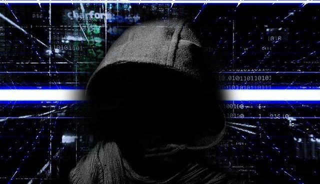  Hacker di Internet "larghezza =" 640 "altezza =" 369 "/> </p>
<p> Naturalmente, sul Dark Web troverai siti Web per l'acquisto e la vendita di dati personali e bancari, nonché <strong> hacker </strong> che offrono i loro servizi per commettere reati informatici. </p>
<h3> <strong> 5. Tutti i contenuti di Dark Web sono illegali: FALSE </strong> </h3>
<p> Uno dei miti più diffusi su <strong> Dark Web </strong> è che tutto il contenuto che trovi attraverso le sue pagine è completamente illegale. Mentre ci sono pagine di questo tipo, non tutto ciò che trovi in ​​questa parte di Internet è collegato ad attività criminali. </p>
<p> Ad esempio, è comune che Dark Web sia usato come metodo per condividere pensieri e situazioni selvaggi subiti dagli utenti che vivono in regioni del mondo in cui <strong> la libertà di espressione </strong> è punibile con la reclusione o addirittura morte. </p>
<h3> <strong> 6. Per accedere al Dark Web è necessario essere un hacker: FALSE </strong> </h3>
<p> <img decoding=