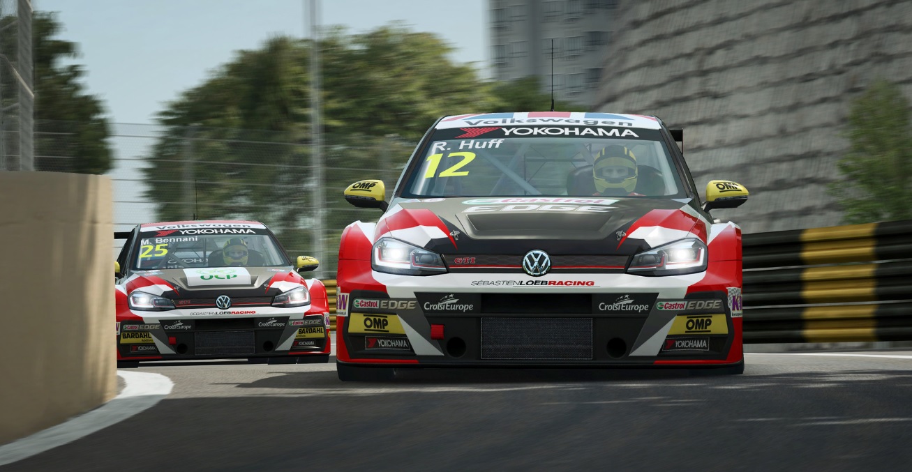  Esperienza di corsa in raceroom "larghezza =" 600 "altezza =" 311 "/> </p>
<p> <strong> RaceRoom Racing Experience </strong> è un gioco di corse gratuito che non ti annoierai mai. Essendo in <strong> sviluppo continuo </strong>questo titolo ha sempre notizie interessanti, quindi anche se l'hai già giocato, ti invitiamo a scaricarlo di nuovo per vedere le sue nuove funzionalità. </p>
<p> Il gioco ha una grafica strabiliante e, a differenza di altre scommesse simili, RaceRoom Racing Experience afferma di essere stato sviluppato per veri esperti del mondo del motorsport. In effetti, il gioco promette di offrire alcuni <strong> controlli che sono facili da imparare ma difficili da padroneggiare </strong> e solo gli esperti al volante saranno quelli che avranno abbastanza talento per finire la gara. </p>
<p> Per quanto riguarda la funzionalità, RaceRoom Racing Experience offre un gioco base <strong> </strong> gratuito che puoi migliorare attraverso il suo negozio online. Questo offre <strong> 5 veicoli diversi e 2 piste gratuite </strong> dove puoi competere. Inoltre, di volta in volta vengono organizzati campionati ufficiali per dimostrare la tua abilità. Perfetto se stai cercando un gioco che migliora col passare del tempo. </p>
<p><!-- Start shortcoder --> </p>
<p class=