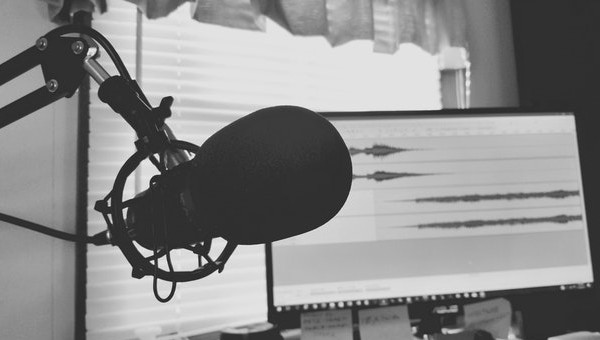  Registrazione podcast "width =" 600 "height =" 340 "/> </p>
<p> Se preferisci che <strong> registri il tuo podcast dal tuo computer desktop </strong> invece che dal tuo cellulare, non preoccuparti. Abbiamo anche creato una selezione dei migliori programmi da scaricare direttamente sul tuo computer. Eccoli! </p>
<h3> <strong> Audacity </strong> </h3>
<p> <img decoding=